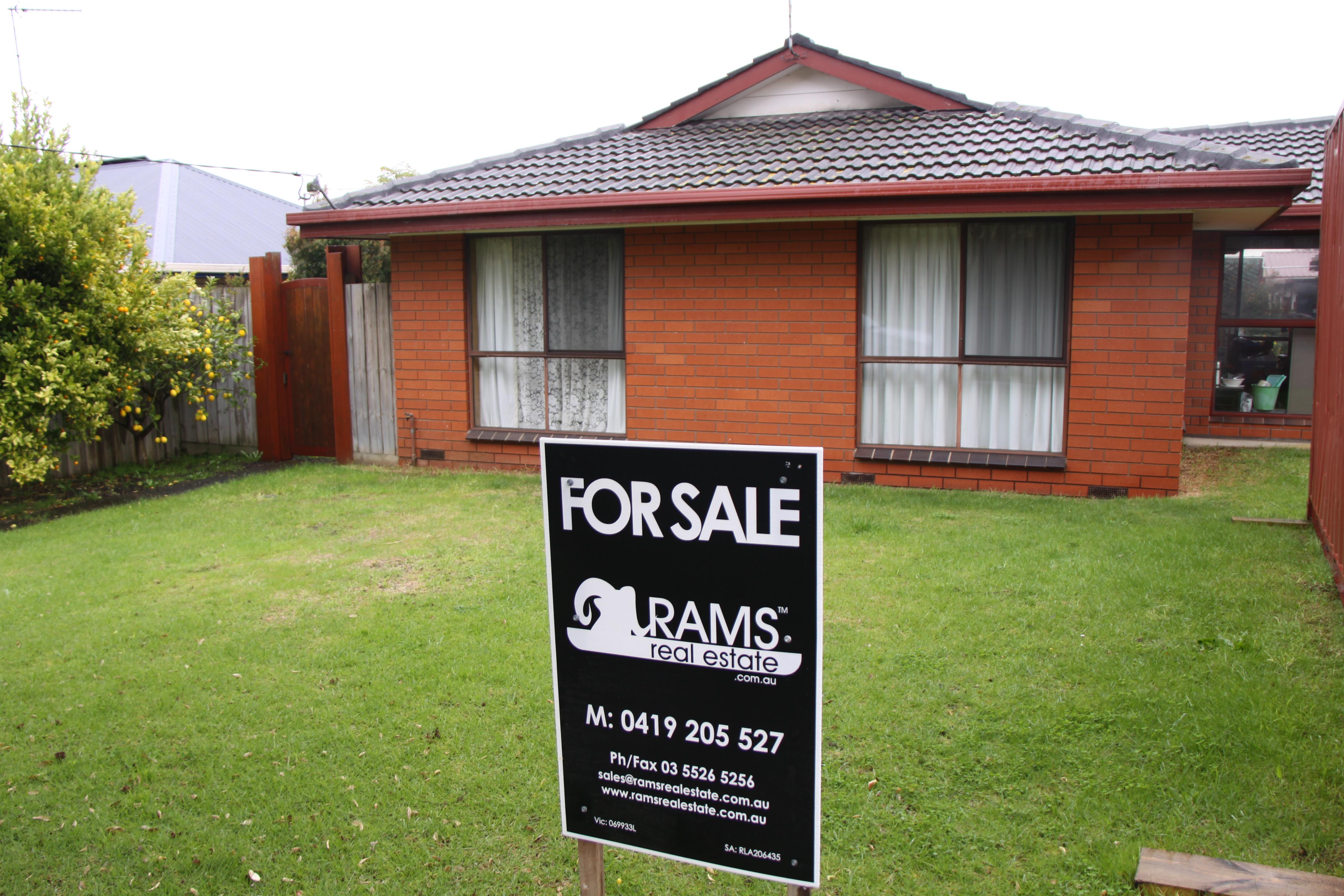 Family Home - Great Location - Land approx.696m2 - Image# 1